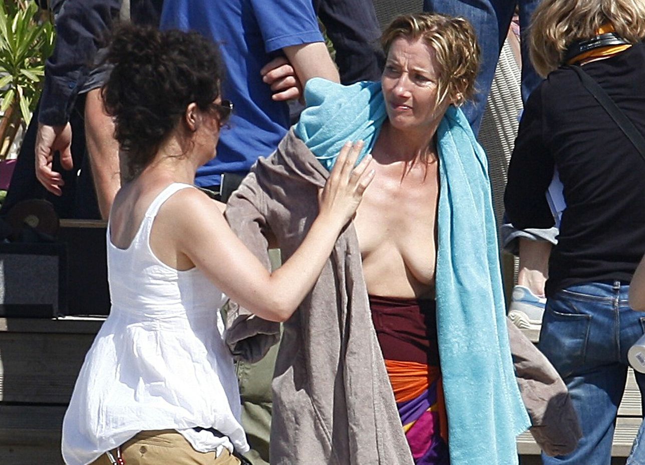 Emma Thompson Slips And We Get To Spot Her Boobs Alrincon