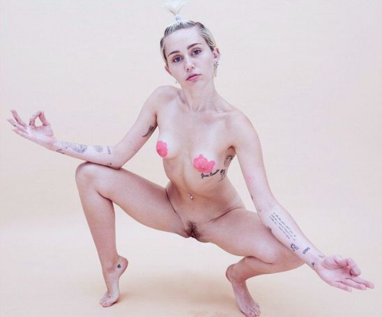 Miley cachonda abierta de piernas