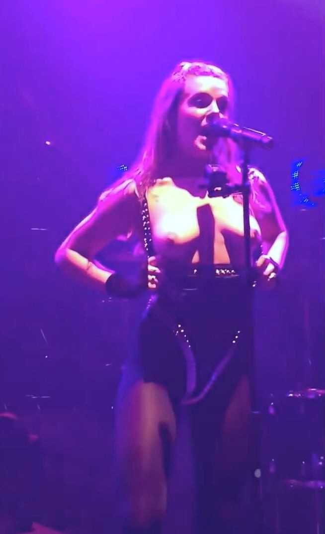 Naked boobs concerts - Real Naked Girls