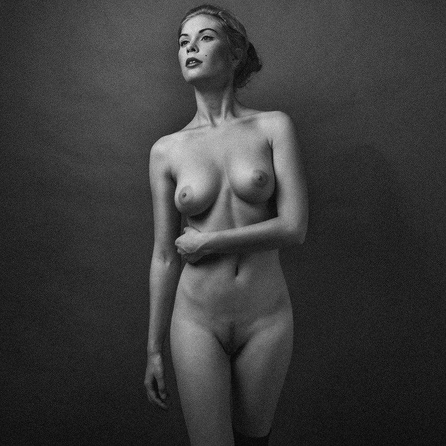 Famous Female Nude Photos.