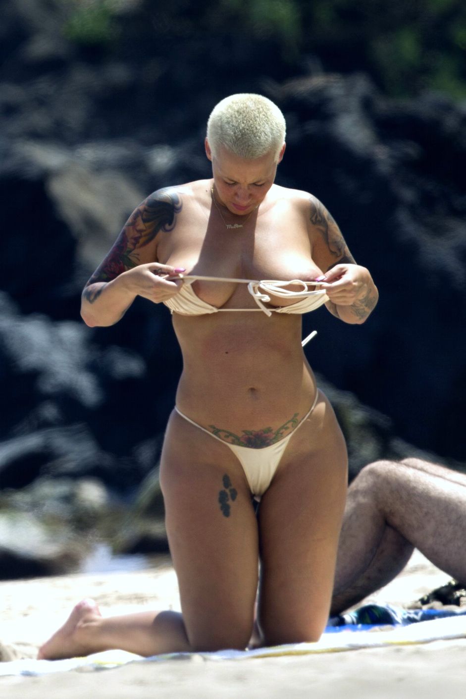 Amber Rose, boobs, filters and Instagram - Alrincon.com
