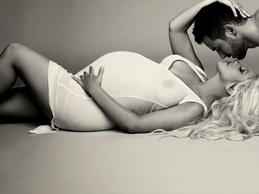 900px x 675px - Christina Aguilera posing again pregnant and naked - Alrincon.com