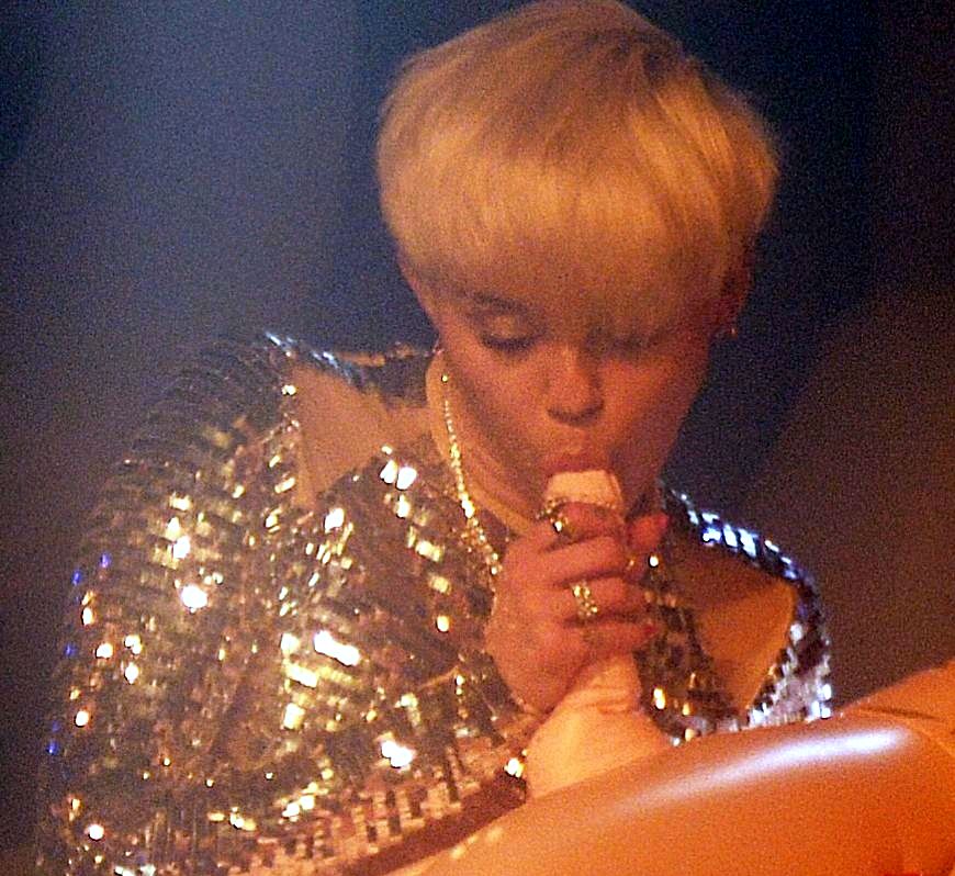 MILEY 'BLOWJOB' CYRUS