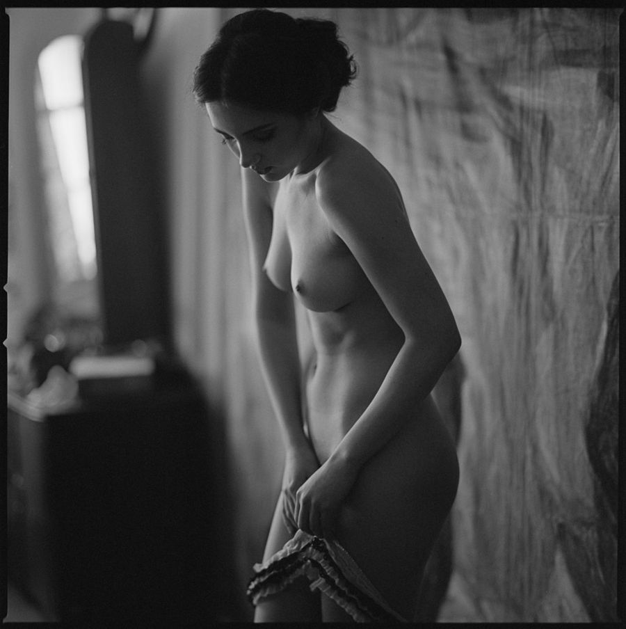 Nude photos taken from a very elegant, lordly perspective. 